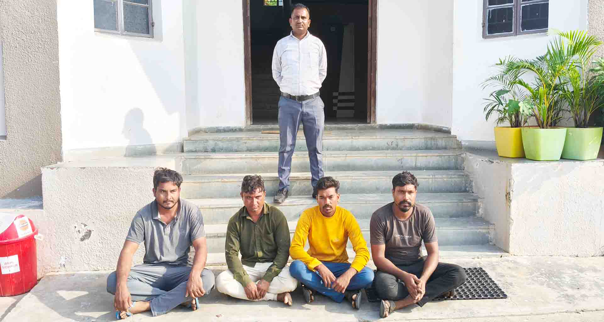 વડગામ ના ડાલવાણા ગામે થી વીજ વાયર ની ચોરી કરનાર ચાર આરોપી ને પોલીસે દબોચ્યા 