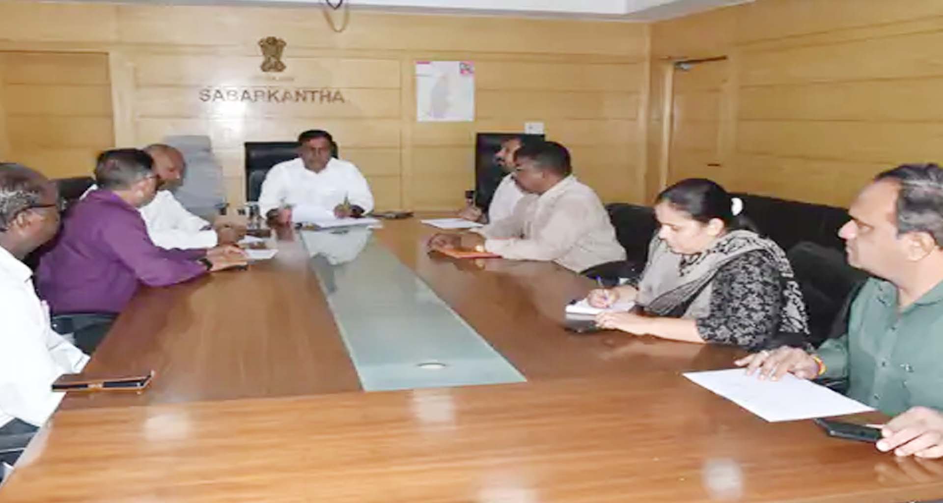 હિંમતનગરમાં મતદારયાદી સુધારણા કાર્યક્રમ પર બેઠક યોજાઈ