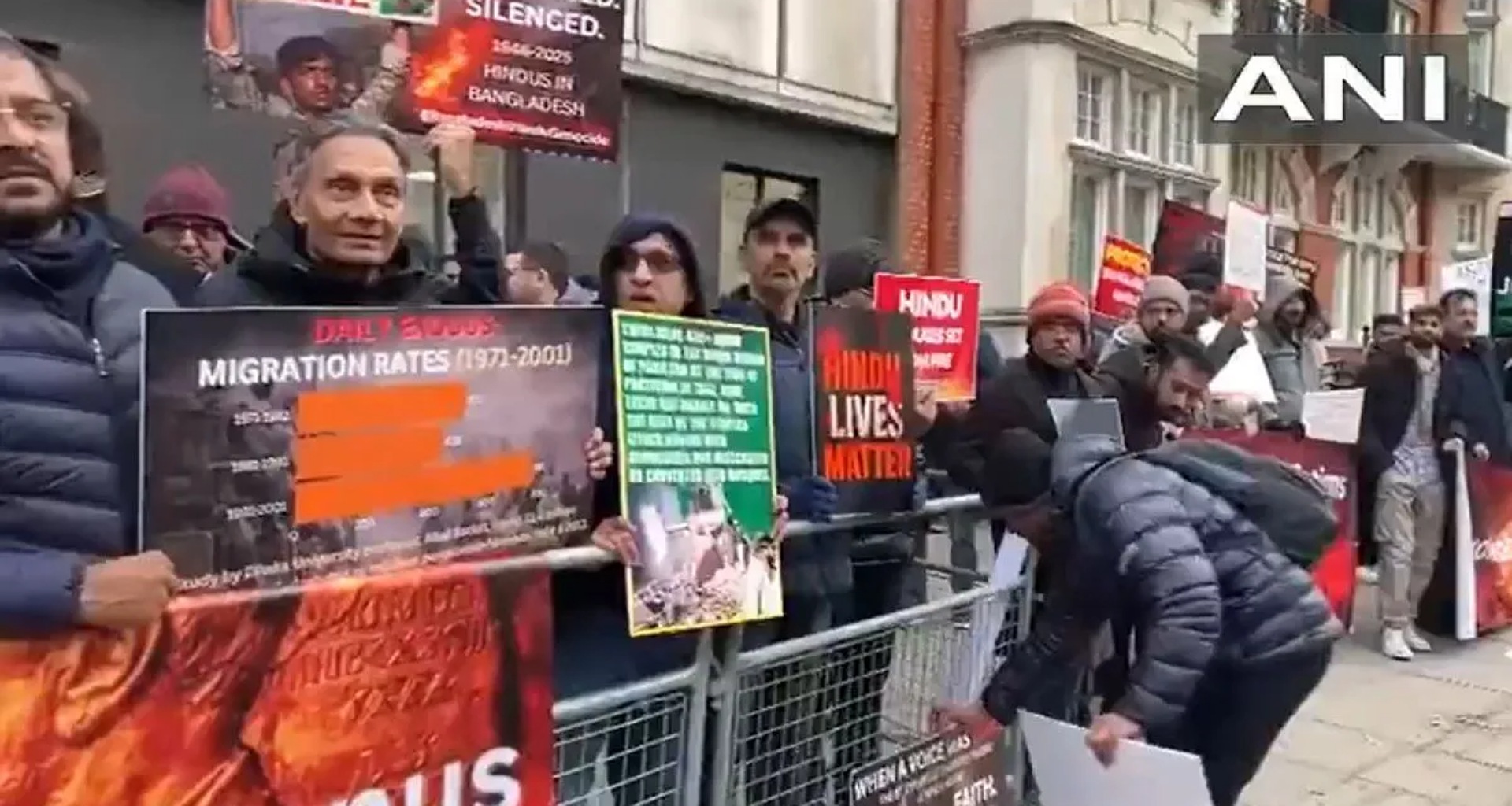બાંગ્લાદેશમાં હિન્દુઓની હત્યાઓ વધી, લંડનમાં બાંગ્લાદેશ હાઈ કમિશનની બહાર વિરોધ પ્રદર્શનો ફાટી નીકળ્યા