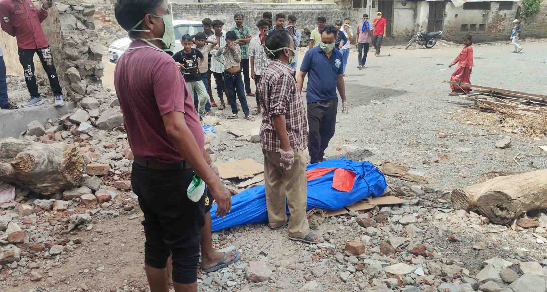 યાત્રાધામ અંબાજી ખાતે 35 વર્ષના યુવકનો મૃતદેહ મળતા ચકચાર