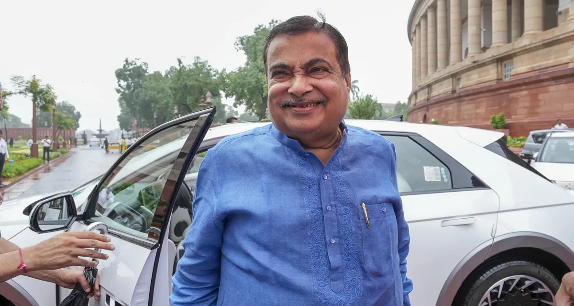 'તેમણે શ્રેષ્ઠ કામ કર્યું છે', અખિલેશના નજીકના સપા નેતાઓ નીતિન ગડકરીની પ્રશંસા કરતા જોવા મળ્યા