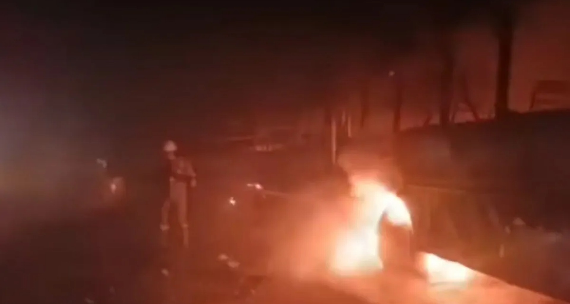 મથુરામાં યમુના એક્સપ્રેસ વે પર સાત બસો અને બે કાર વચ્ચે થયેલી ટક્કરમાં ચાર લોકોના મોત