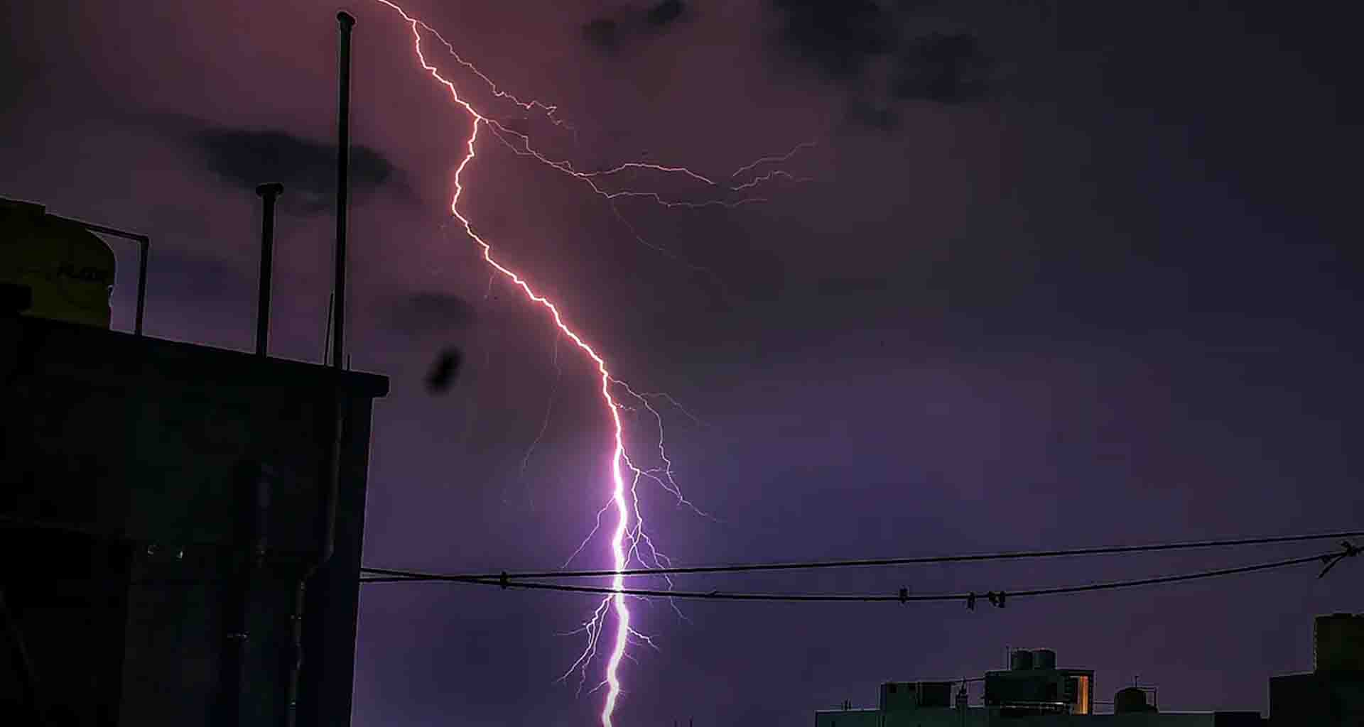 ઓડિશાના અલગ અલગ વિસ્તારોમાં વીજળી પડવાથી લગભગ નવ લોકોના મોત