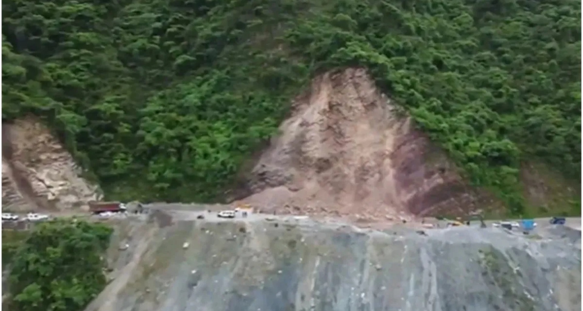 ઉત્તરાખંડમાં ભારે વરસાદે તબાહી મચાવી, ભૂસ્ખલનને કારણે રુદ્રપ્રયાગ-બદ્રીનાથ રસ્તો બંધ