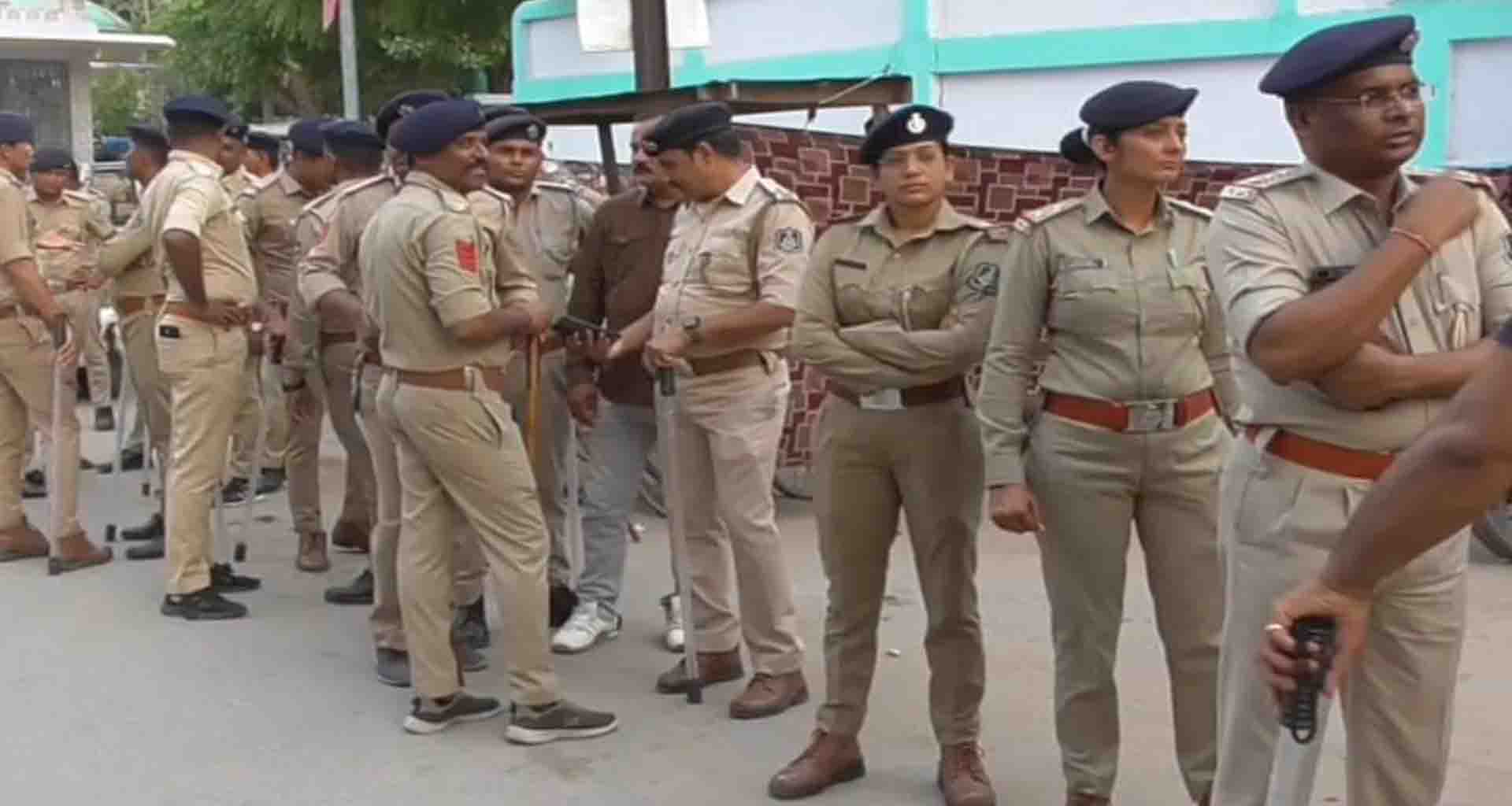 પાટણ શહેરમાં બકરી ઈદના તહેવારને અનુલક્ષીને પોલીસે ફ્લેગ માચૅ યોજી