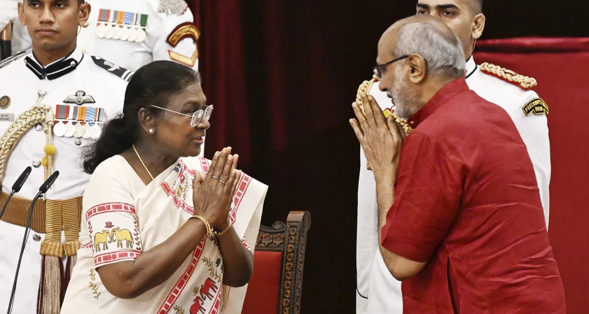 રાષ્ટ્રપતિ ઉપરાષ્ટ્રપતિને શપથ લેવડાવે છે, તો પછી તેમને કોણ શપથ લેવડાવે છે? જાણો છો કે દેશના ઉચ્ચ હોદ્દા પરના લોકોને કોણ શપથ લેવડાવે છે?