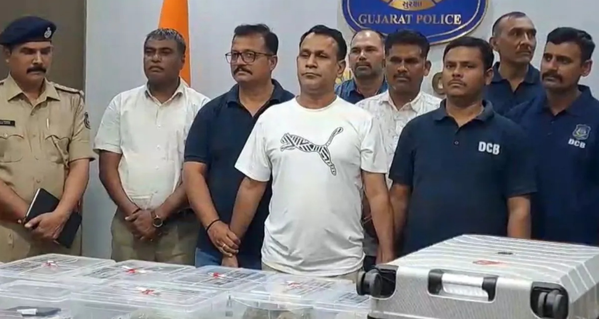 સુરત એરપોર્ટ પર 1.44 કરોડ રૂપિયાનો હાઇબ્રિડ ગાંજો જપ્ત; બેંગકોકથી ગાંજો લઈ જતો મુસાફર પકડાયો