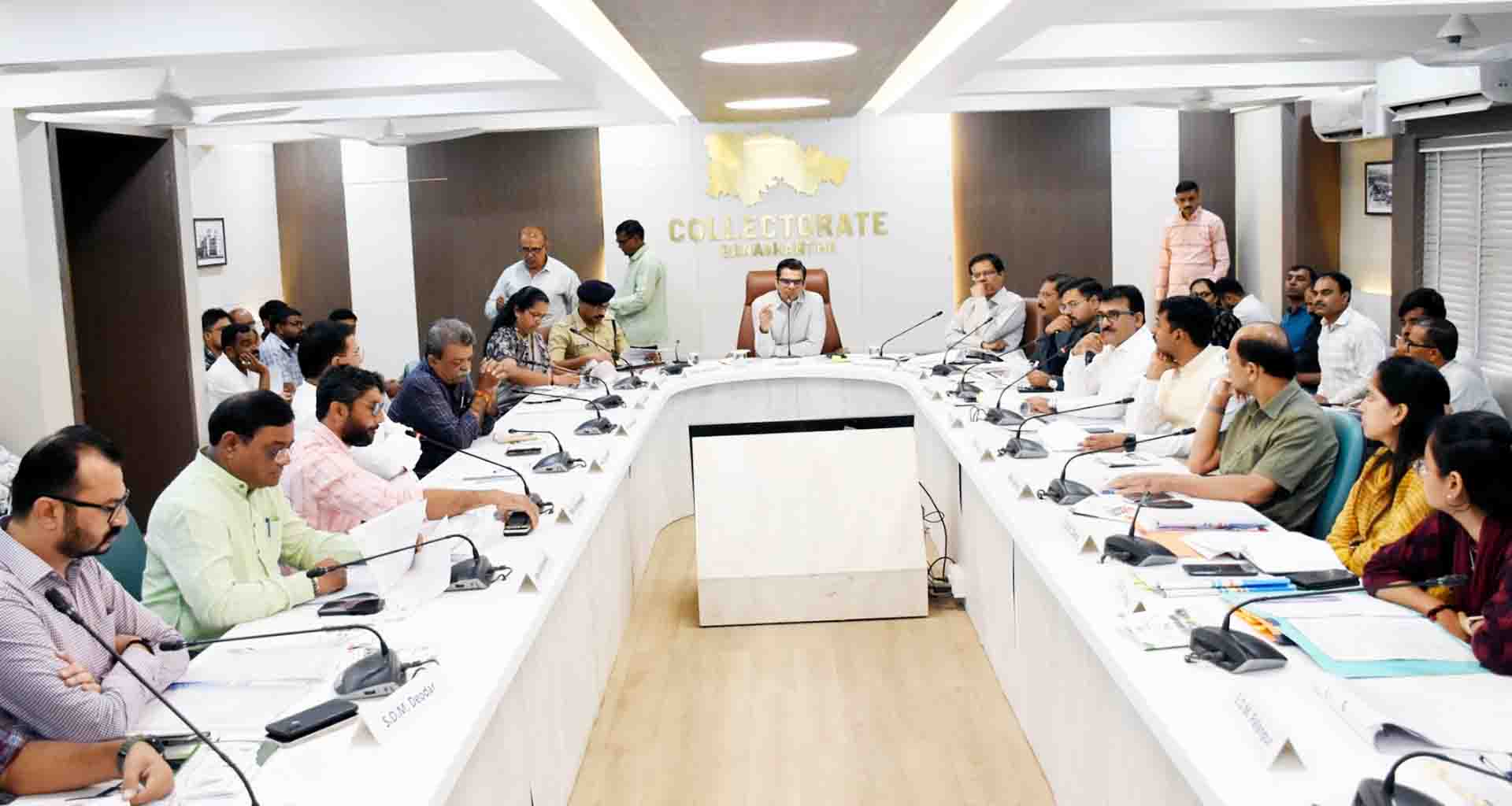 બનાસકાંઠા જિલ્લા કલેકટરની અધ્યક્ષતામાં જિલ્લા સંકલન અને ફરિયાદ સમિતિની બેઠક યોજાઇ